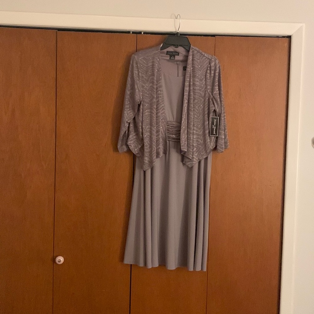 Jessica Howard taupe party dress